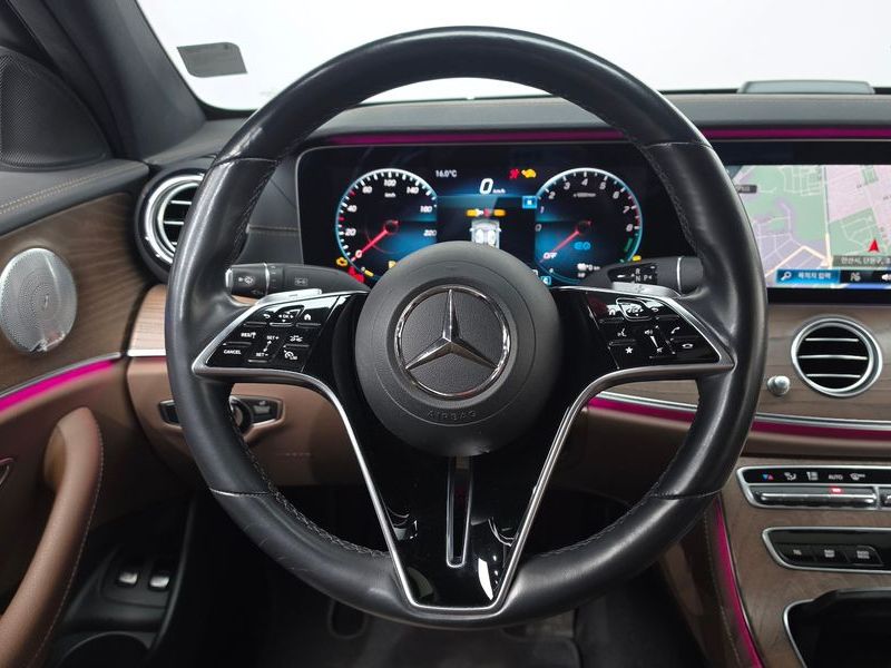 2021 Mercedes-Benz E-Class E300e 4MATIC Exclusive photo 13