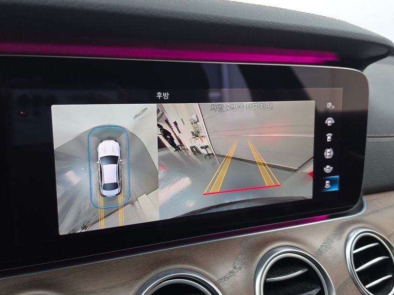 2021 Mercedes-Benz E-Class E300e 4MATIC Exclusive photo 16