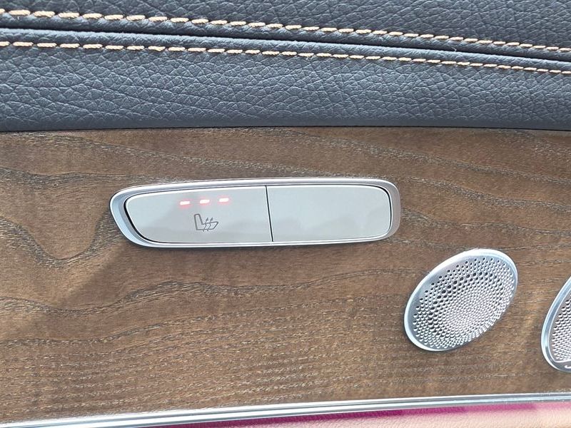 2021 Mercedes-Benz E-Class E300e 4MATIC Exclusive photo 17