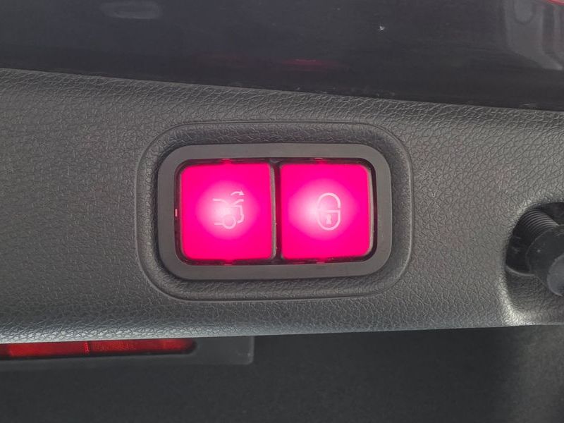 2021 Mercedes-Benz E-Class E300e 4MATIC Exclusive photo 18