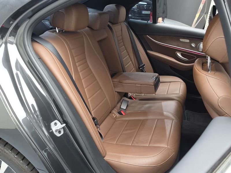 2021 Mercedes-Benz E-Class E300e 4MATIC Exclusive photo 26