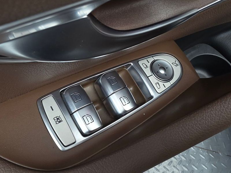 2021 Mercedes-Benz E-Class E300e 4MATIC Exclusive photo 29