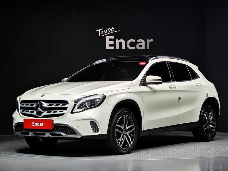 2018 Mercedes-Benz A-Class GLA220 Premium photo 1