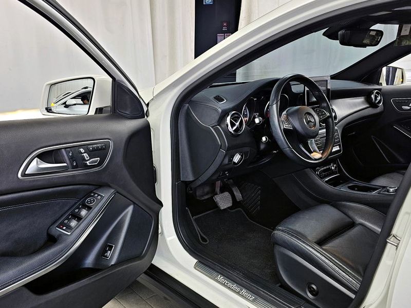 2018 Mercedes-Benz A-Class GLA220 Premium photo 10
