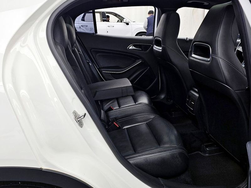 2018 Mercedes-Benz A-Class GLA220 Premium photo 11