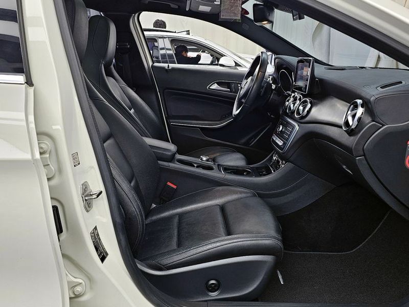 2018 Mercedes-Benz A-Class GLA220 Premium photo 12