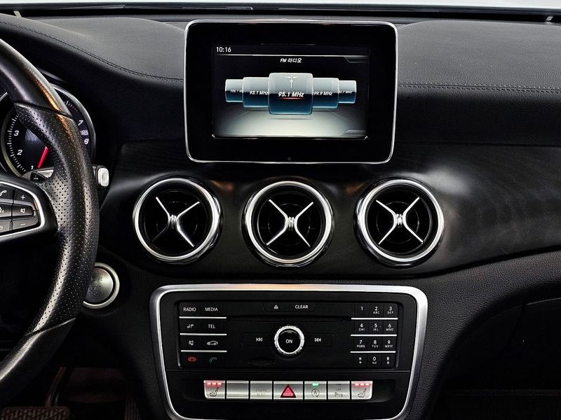 2018 Mercedes-Benz A-Class GLA220 Premium photo 14