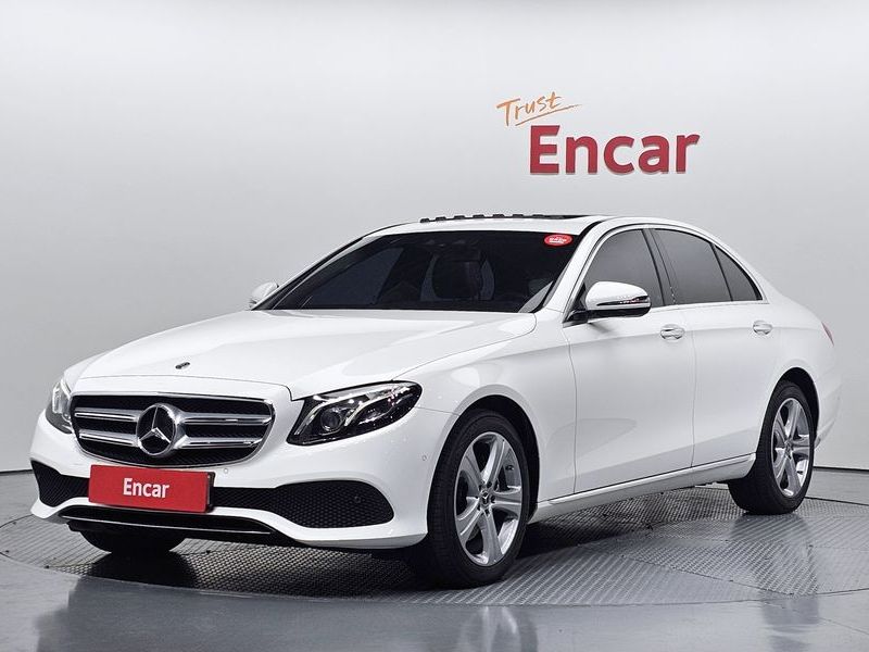 2017 Mercedes-Benz E-Class E220d 4MATIC Avantgarde photo 1