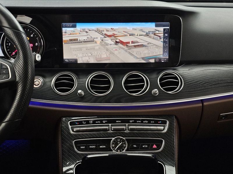 2017 Mercedes-Benz E-Class E220d 4MATIC Avantgarde photo 14
