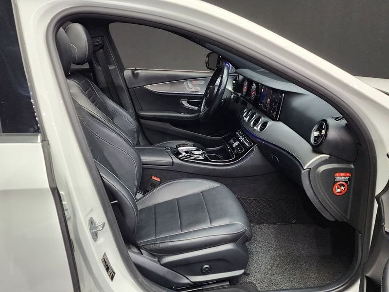 2019 Mercedes-Benz E-Class E300 Avantgarde photo 11