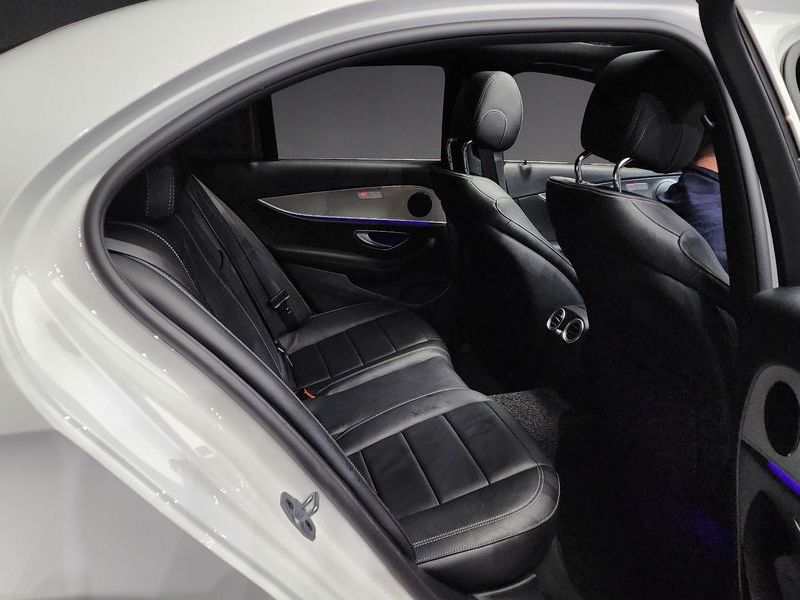 2019 Mercedes-Benz E-Class E300 Avantgarde photo 12