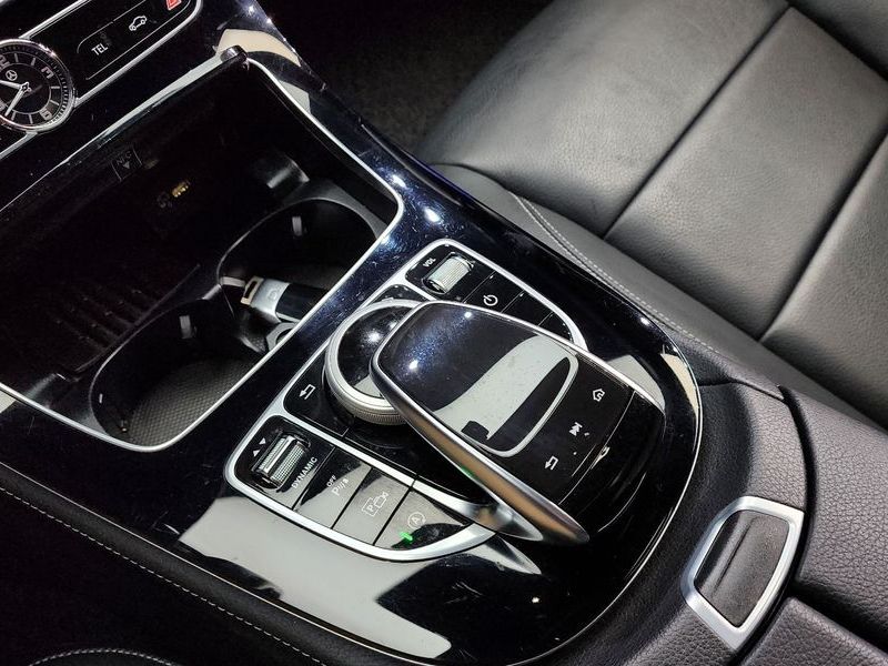 2019 Mercedes-Benz E-Class E300 Avantgarde photo 17