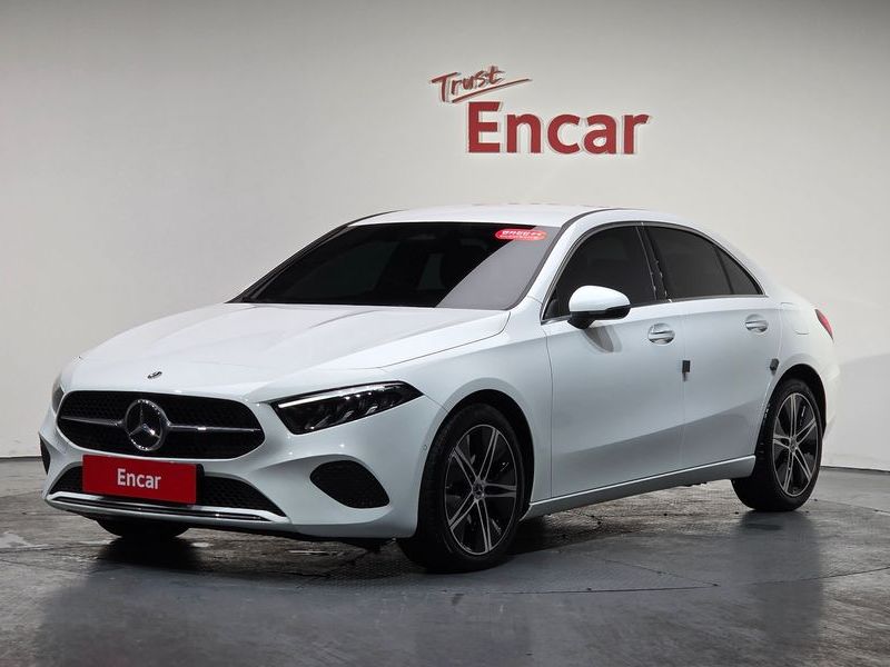2024 Mercedes-Benz A-Class A220 Sedan photo 11