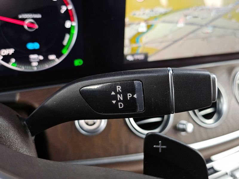 2019 Mercedes-Benz E-Class E300e Exclusive photo 9
