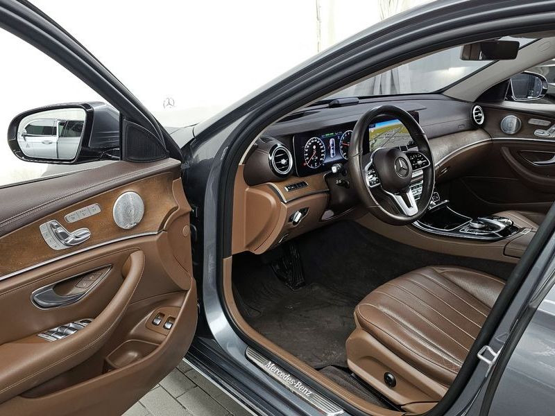 2019 Mercedes-Benz E-Class E300e Exclusive photo 10
