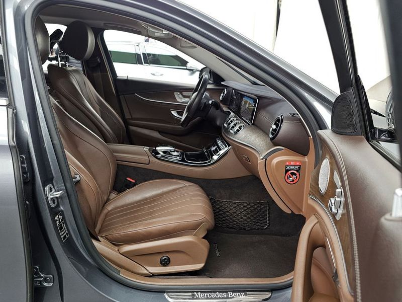 2019 Mercedes-Benz E-Class E300e Exclusive photo 11