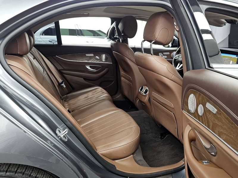2019 Mercedes-Benz E-Class E300e Exclusive photo 12