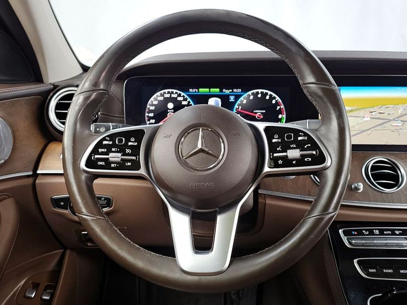 2019 Mercedes-Benz E-Class E300e Exclusive photo 13