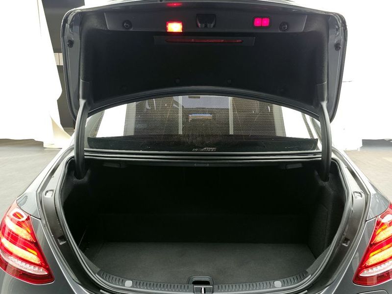 2019 Mercedes-Benz E-Class E300e Exclusive photo 20