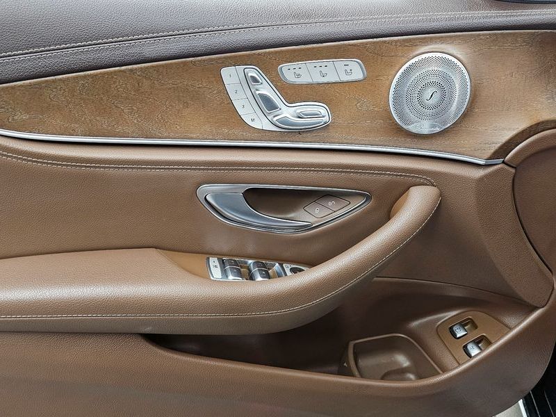 2019 Mercedes-Benz E-Class E300e Exclusive photo 24