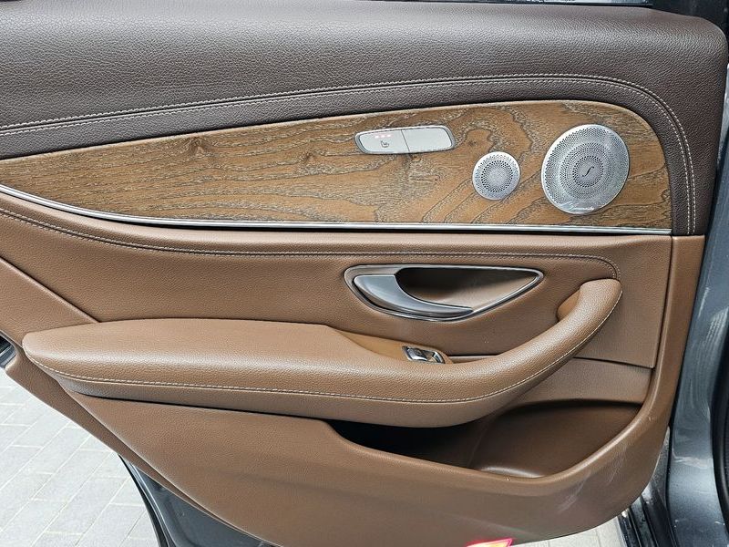 2019 Mercedes-Benz E-Class E300e Exclusive photo 25