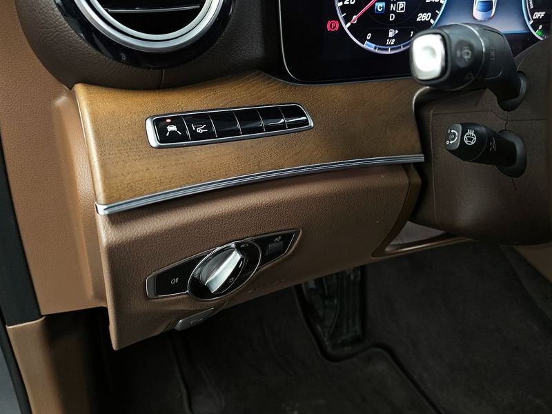 2019 Mercedes-Benz E-Class E300e Exclusive photo 26