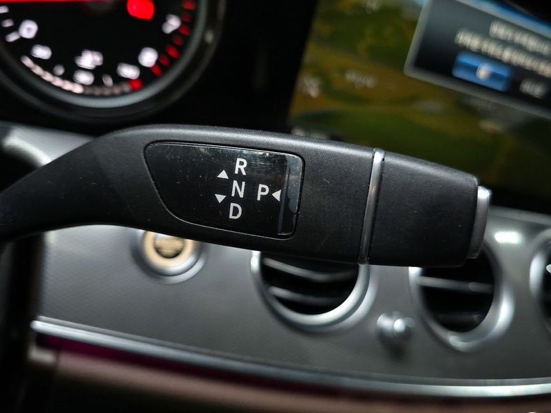 2018 Mercedes-Benz E-Class E200 Avantgarde photo 9