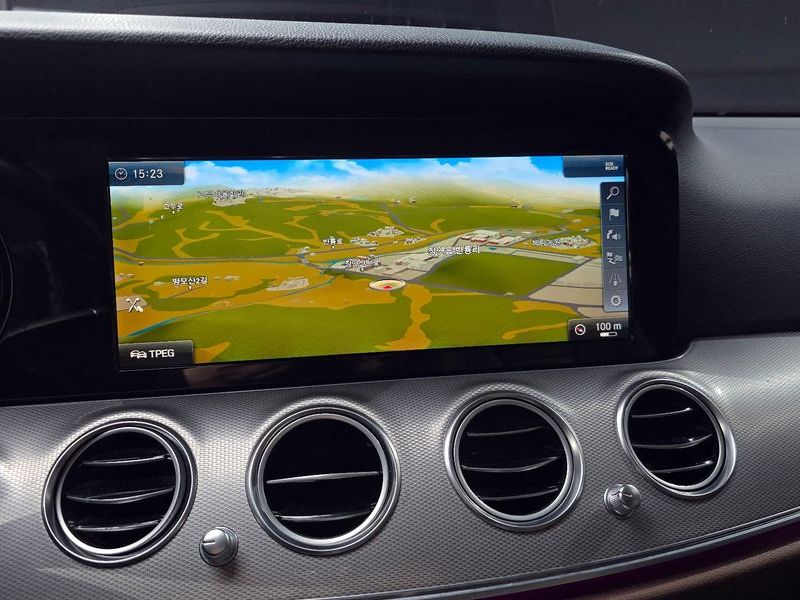 2018 Mercedes-Benz E-Class E200 Avantgarde photo 16