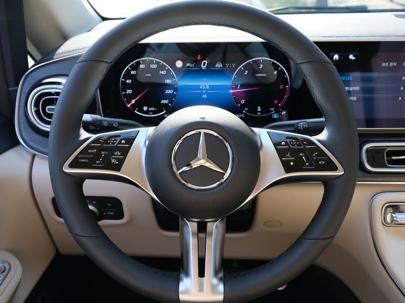 2025 Mercedes-Benz CLA V300 CDI W447 photo 10