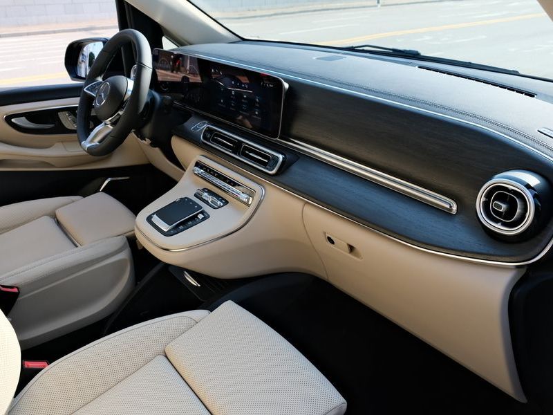 2025 Mercedes-Benz CLA V300 CDI W447 photo 13