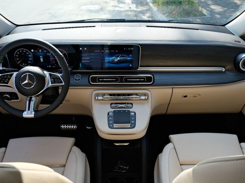 2025 Mercedes-Benz CLA V300 CDI W447 photo 17