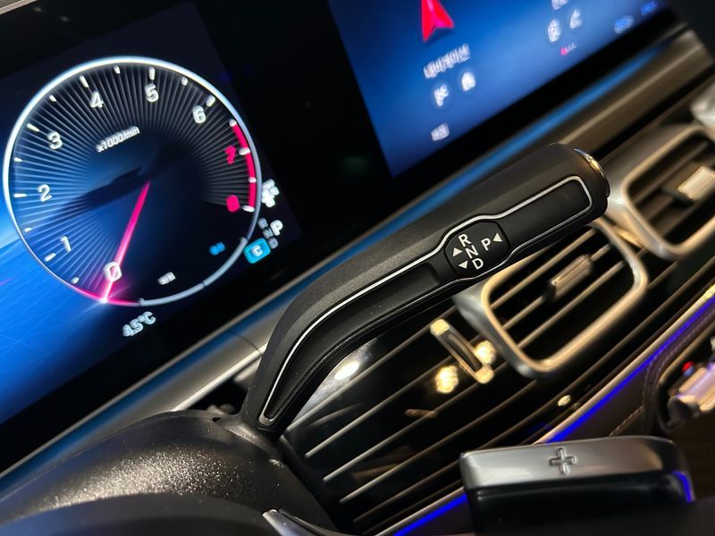 2025 Mercedes-Benz S-Class Maybach GLS600 4MATIC photo 9