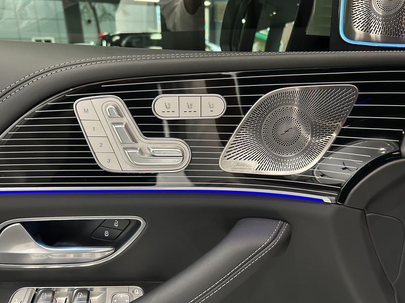 2025 Mercedes-Benz S-Class Maybach GLS600 4MATIC photo 13