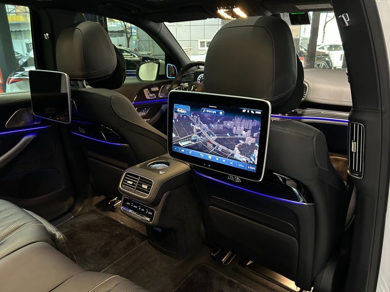 2025 Mercedes-Benz S-Class Maybach GLS600 4MATIC photo 14