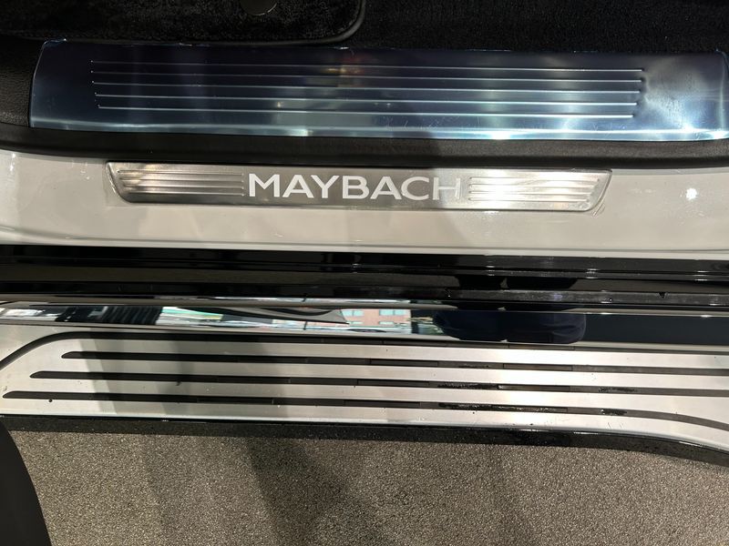 2025 Mercedes-Benz S-Class Maybach GLS600 4MATIC photo 18