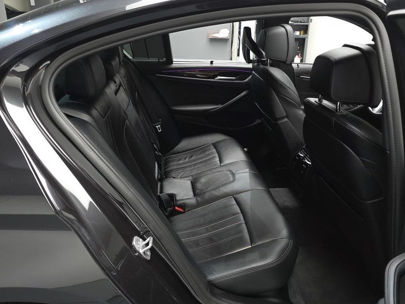 2022 BMW 5 Series 520i M Sport photo 11