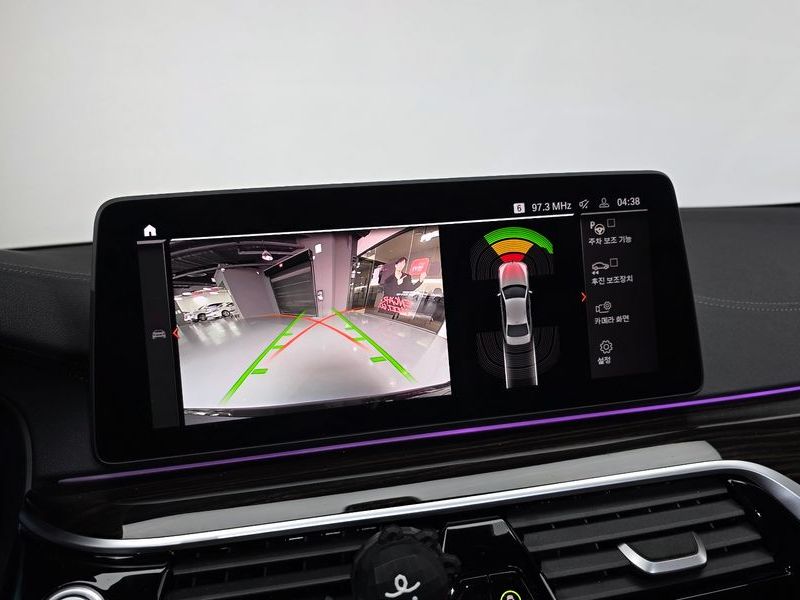 2022 BMW 5 Series 520i M Sport photo 16