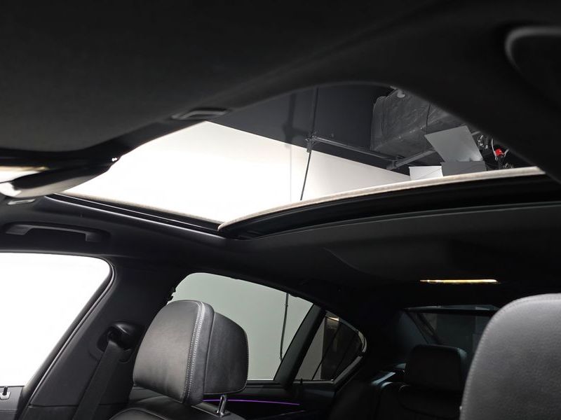 2022 BMW 5 Series 520i M Sport photo 19