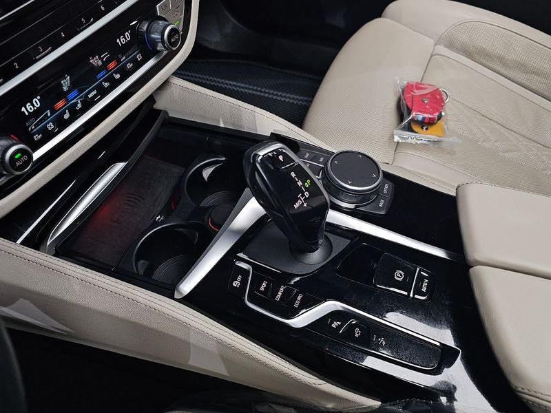 2021 BMW 6 Series 630i xDrive World Premiere Edition photo 9