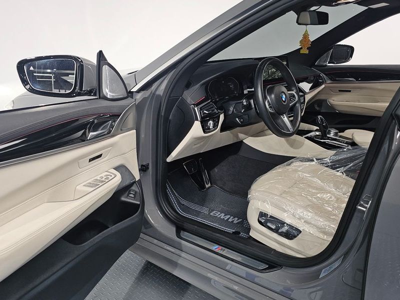 2021 BMW 6 Series 630i xDrive World Premiere Edition photo 10