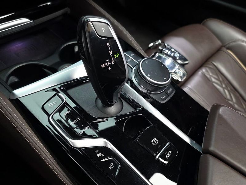 2021 BMW 5 Series 523d M Sport photo 9