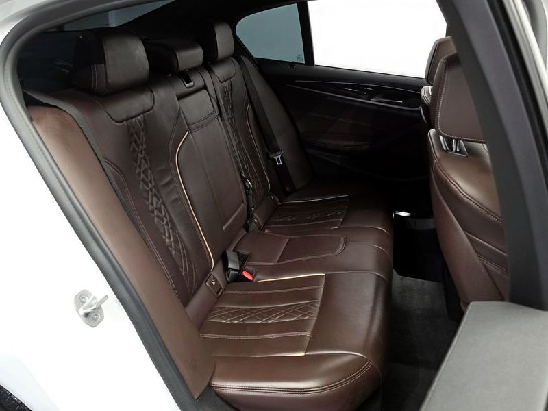 2021 BMW 5 Series 523d M Sport photo 11