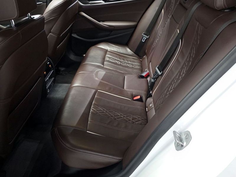 2021 BMW 5 Series 523d M Sport photo 12