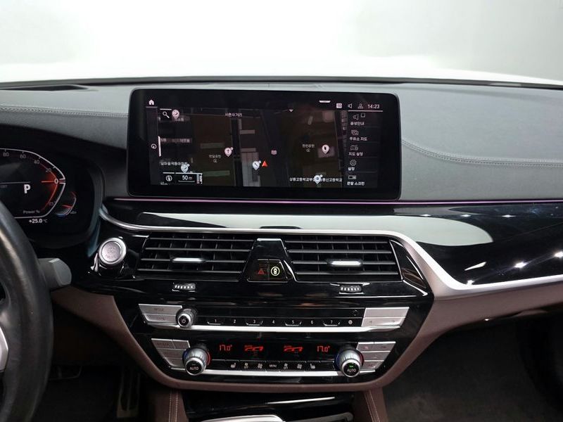 2021 BMW 5 Series 523d M Sport photo 14
