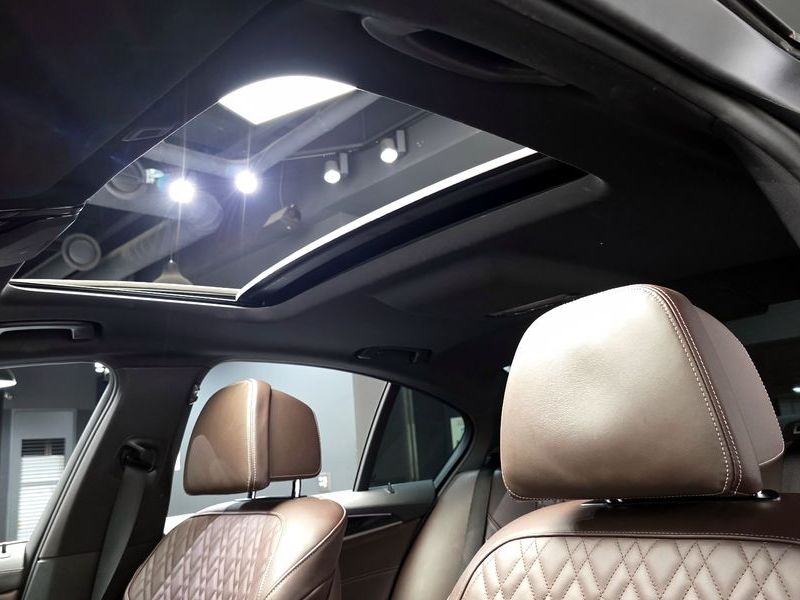 2021 BMW 5 Series 523d M Sport photo 18