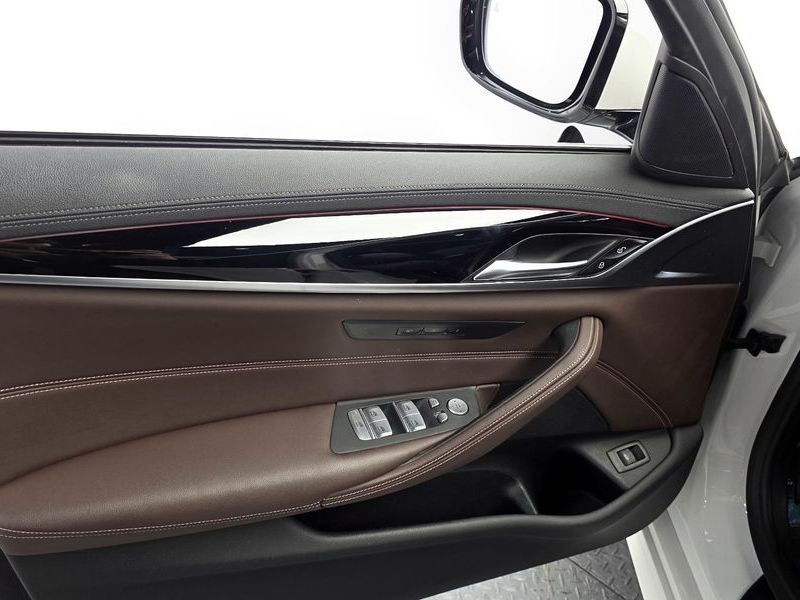 2021 BMW 5 Series 523d M Sport photo 24