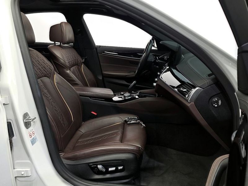 2021 BMW 5 Series 523d M Sport photo 26