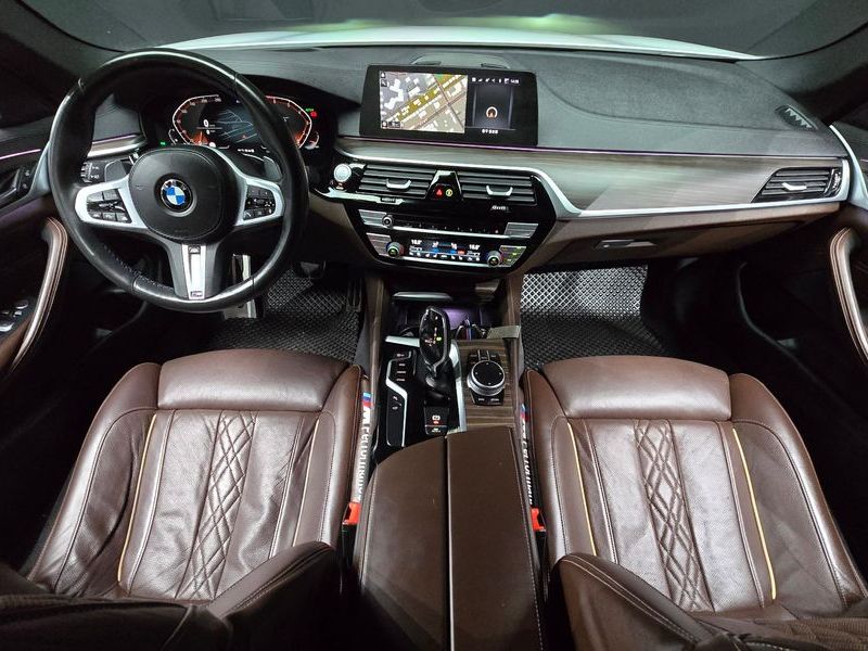 2020 BMW 5 Series 530i M Sport Package Plus photo 7