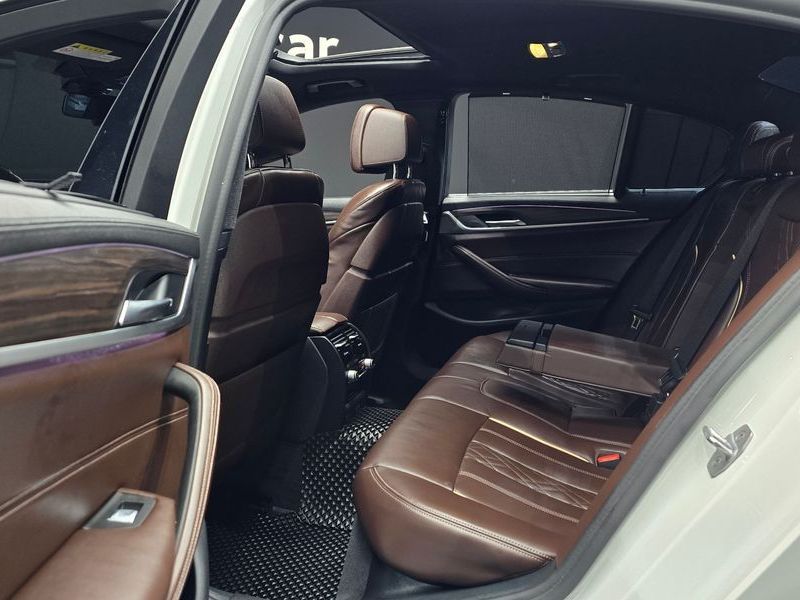 2020 BMW 5 Series 530i M Sport Package Plus photo 12