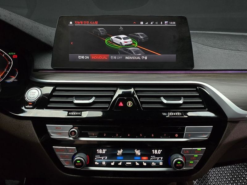 2020 BMW 5 Series 530i M Sport Package Plus photo 15